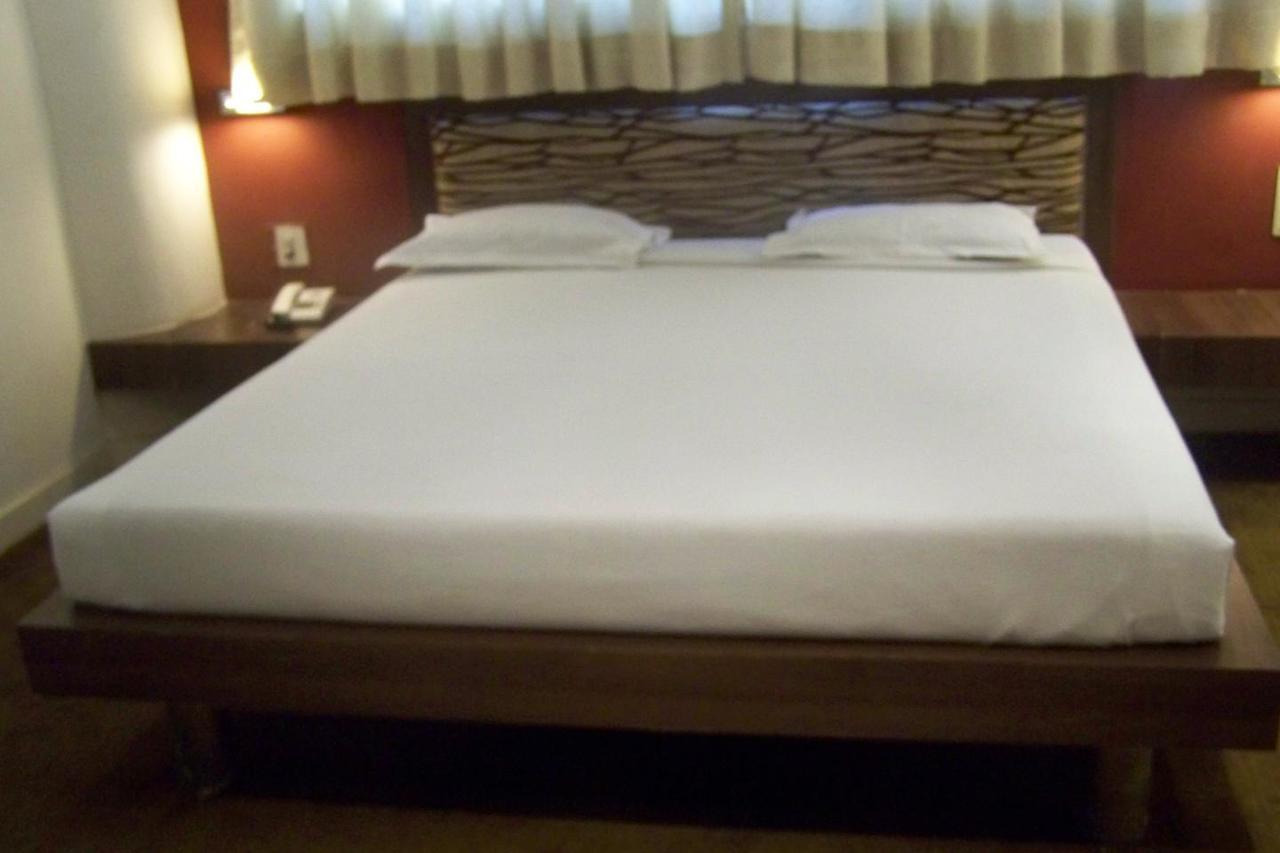 Embassy Hotel 수라트 외부 사진