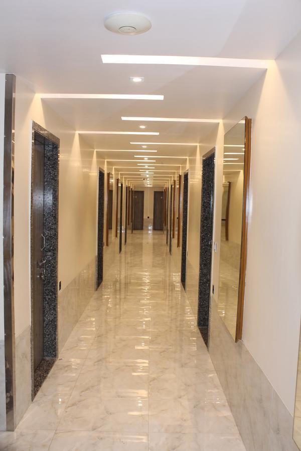 Embassy Hotel 수라트 외부 사진