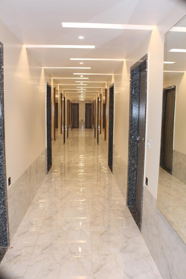 Embassy Hotel 수라트 외부 사진
